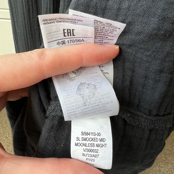 Never worn GAP black midi Sleeveless smocked Dress medium - Picture 7 of 10